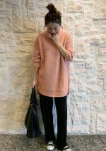 斜め編みゆったりタートルニット